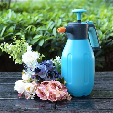 Giữ cho khu vườn của tôi luôn đủ nước: Một ngày với Bình tưới nước đáng tin c...