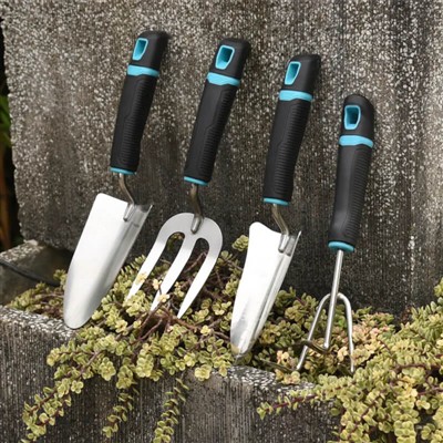 Chăm sóc hàng ngày cho chậu cây trên ban công nhà bạn